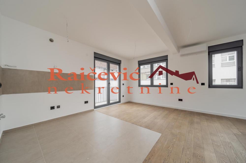 Stan na prodaju u Beogradu, Cvetkova pijaca, cetvorosoban, 75m2, cena 260000 evra