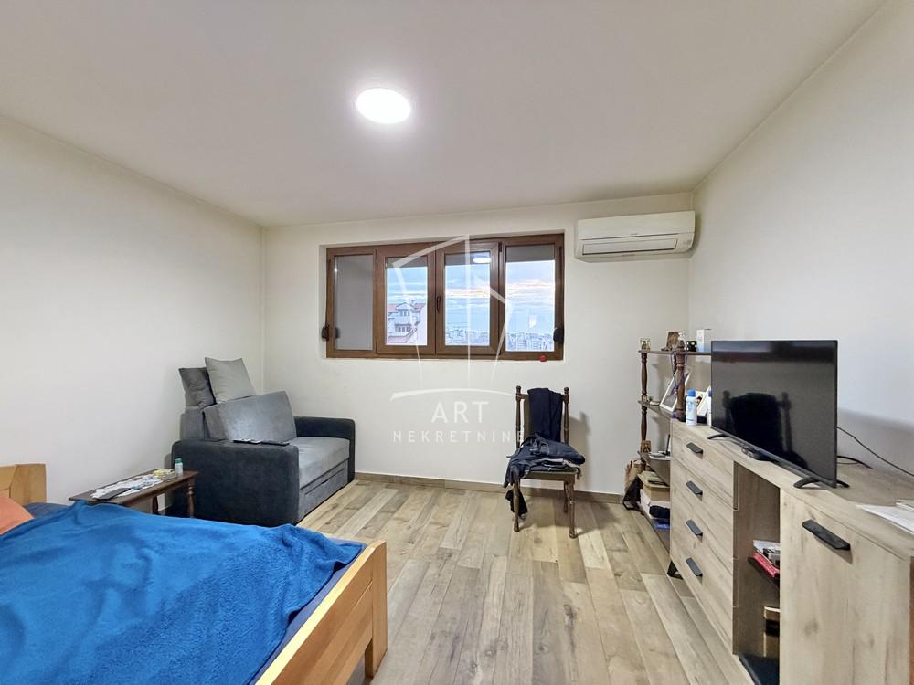 Stan na prodaju u Beogradu, Zvezdara, trosoban, 67m2, cena 220000 evra