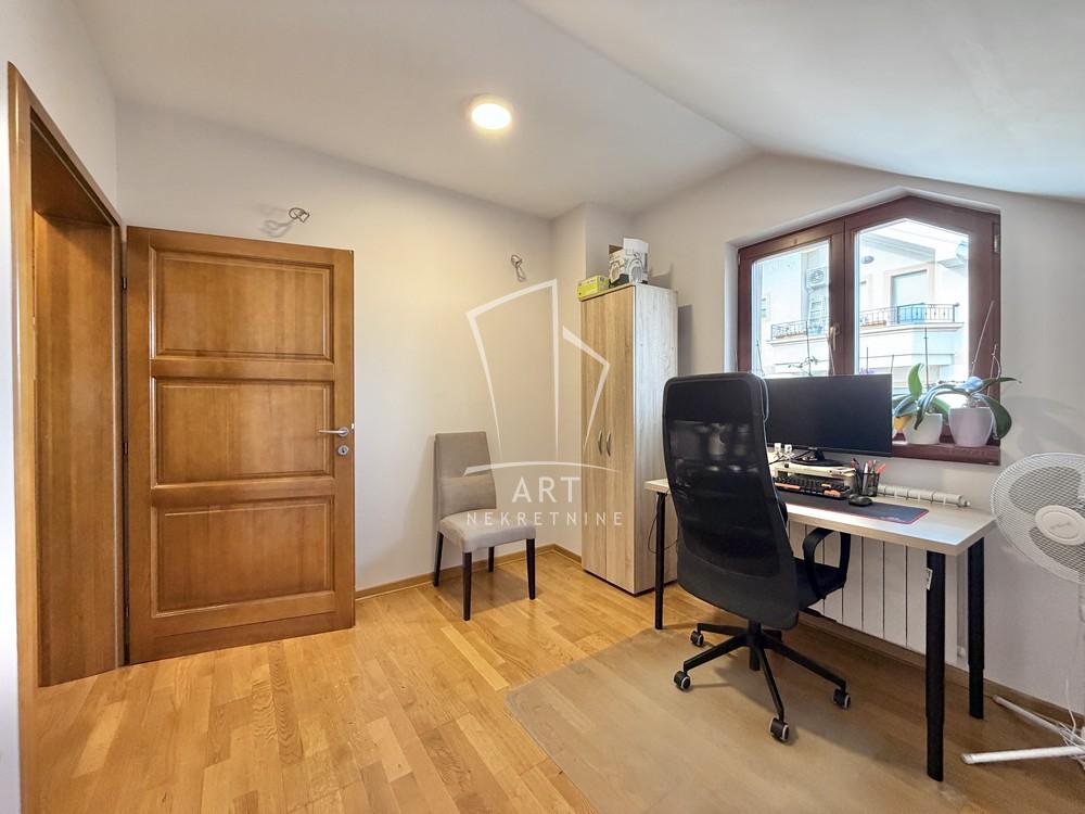 Stan na prodaju u Beogradu, Novi Beograd, trosoban, 78m2, cena 210000 evra