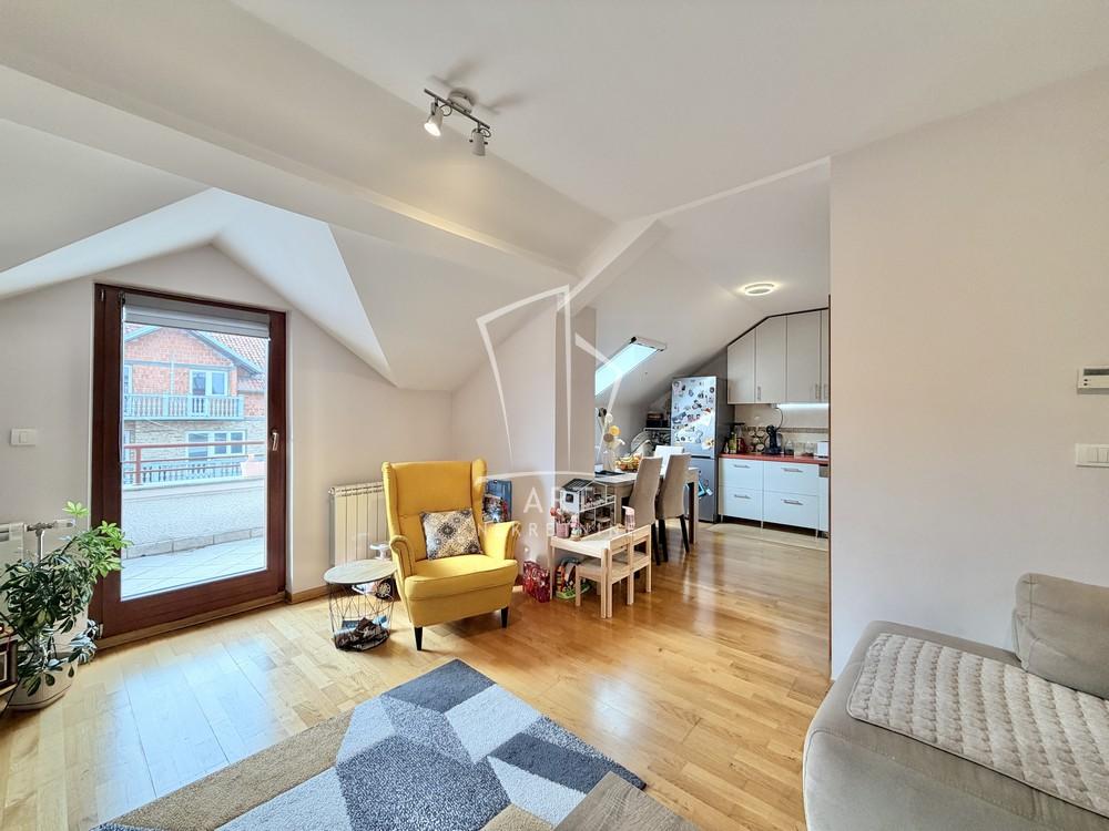 Stan na prodaju u Beogradu, Novi Beograd, trosoban, 78m2, cena 210000 evra