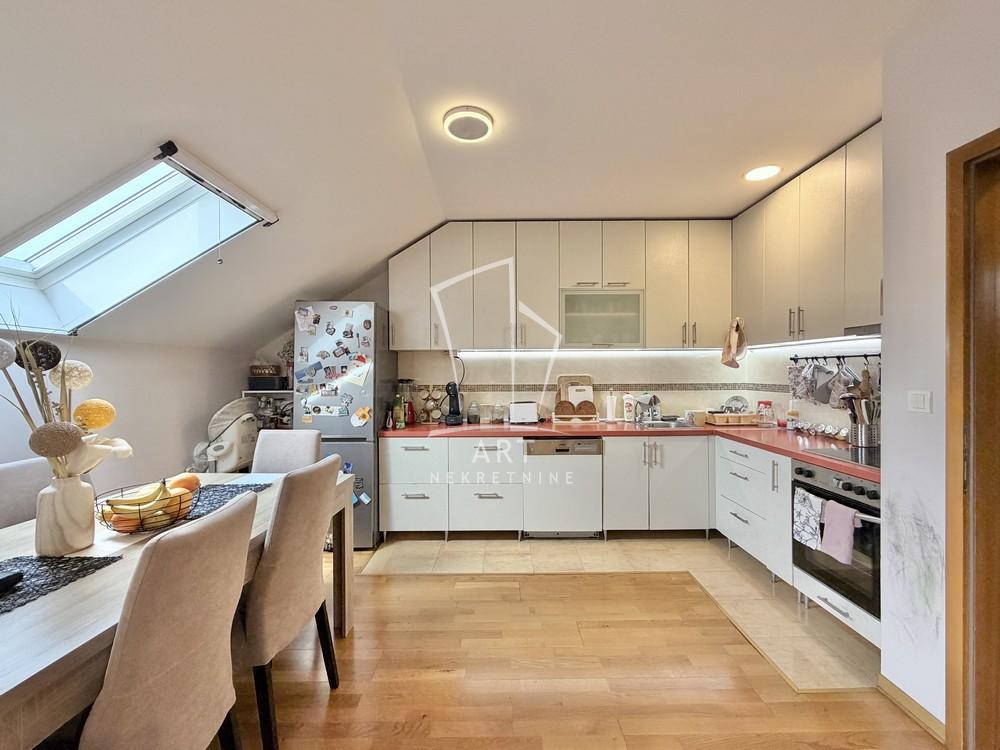 Stan na prodaju u Beogradu, Novi Beograd, trosoban, 78m2, cena 210000 evra