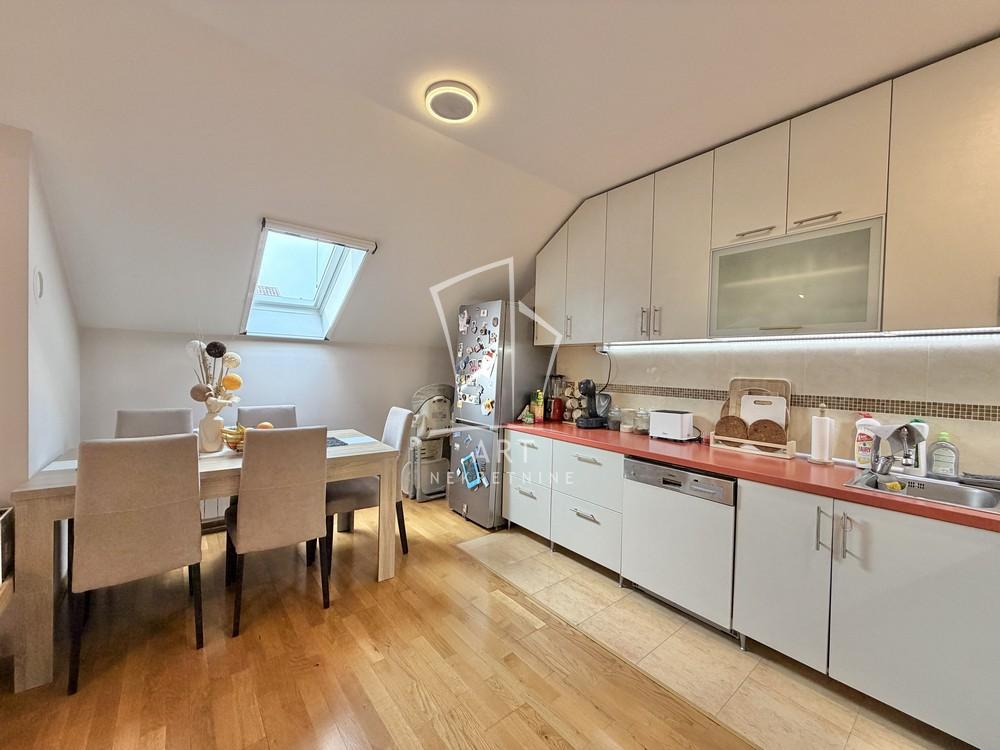 Stan na prodaju u Beogradu, Novi Beograd, trosoban, 78m2, cena 210000 evra