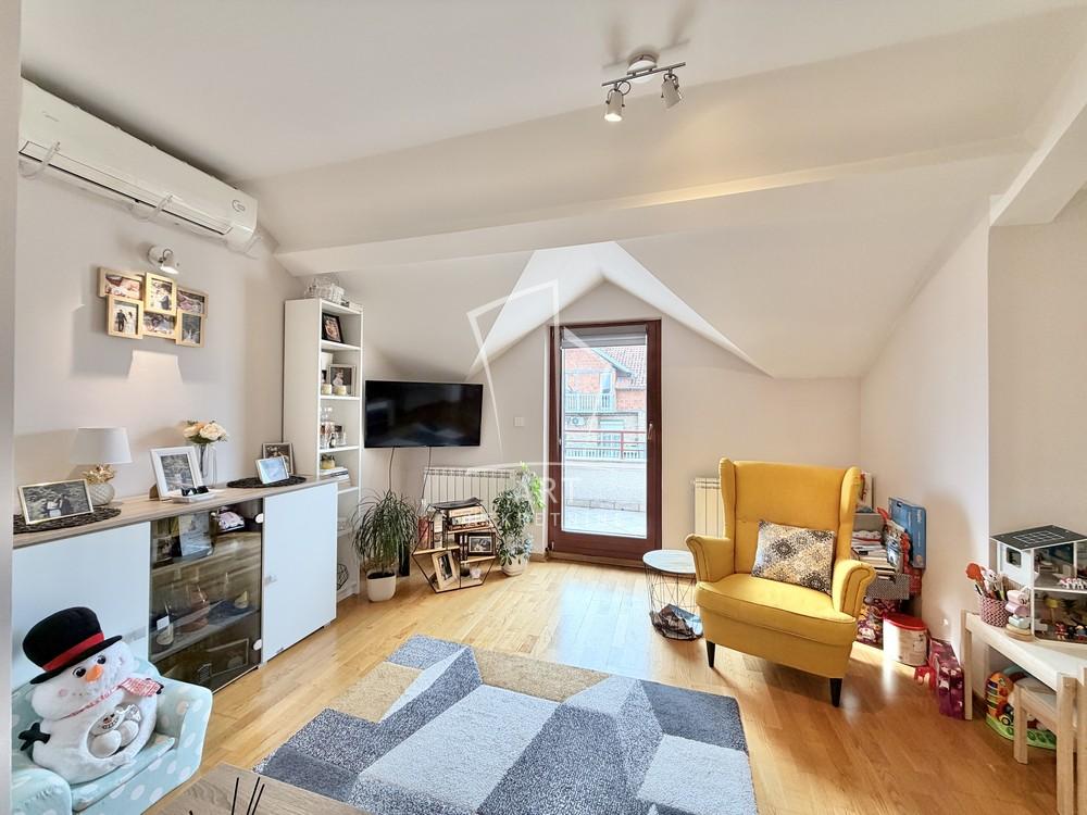 Stan na prodaju u Beogradu, Novi Beograd, trosoban, 78m2, cena 210000 evra