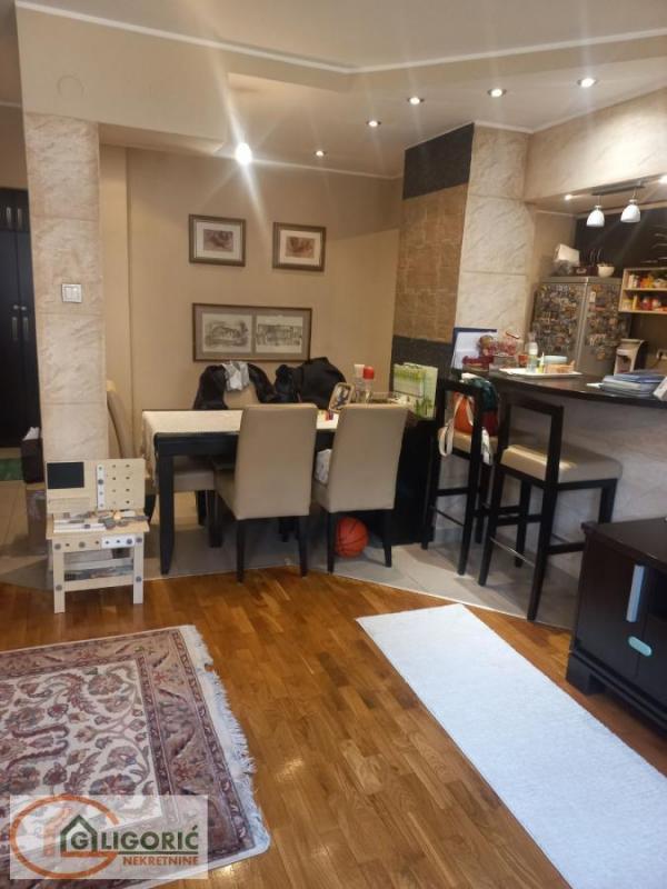 Stan na prodaju u Beogradu, Botanička bašta, trosoban, 75m2, cena 270000 evra