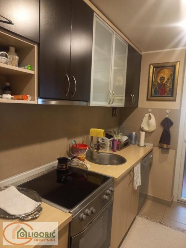 Stan na prodaju u Beogradu, Botanička bašta, trosoban, 75m2, cena 270000 evra