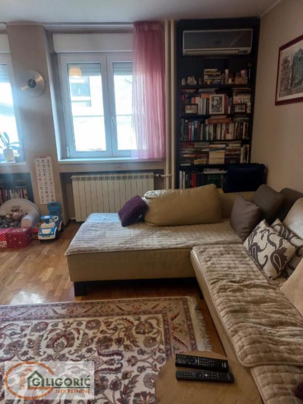 Stan na prodaju u Beogradu, Botanička bašta, trosoban, 75m2, cena 270000 evra