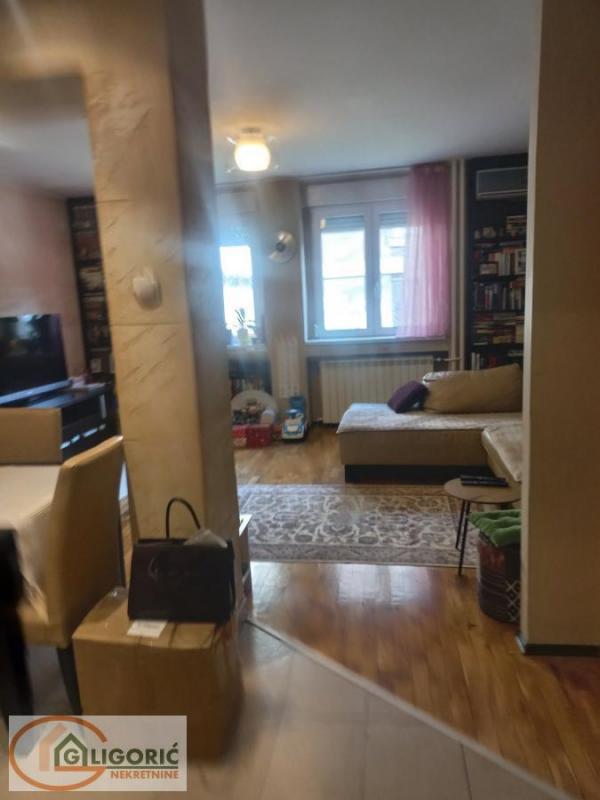 Stan na prodaju u Beogradu, Botanička bašta, trosoban, 75m2, cena 270000 evra