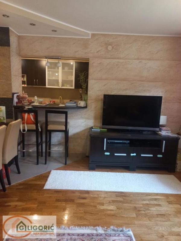 Stan na prodaju u Beogradu, Botanička bašta, trosoban, 75m2, cena 270000 evra