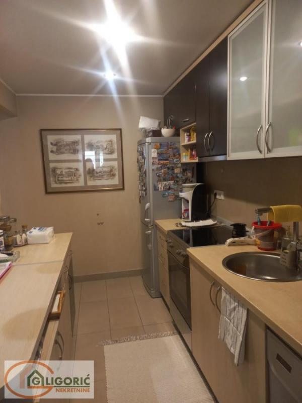 Stan na prodaju u Beogradu, Botanička bašta, trosoban, 75m2, cena 270000 evra