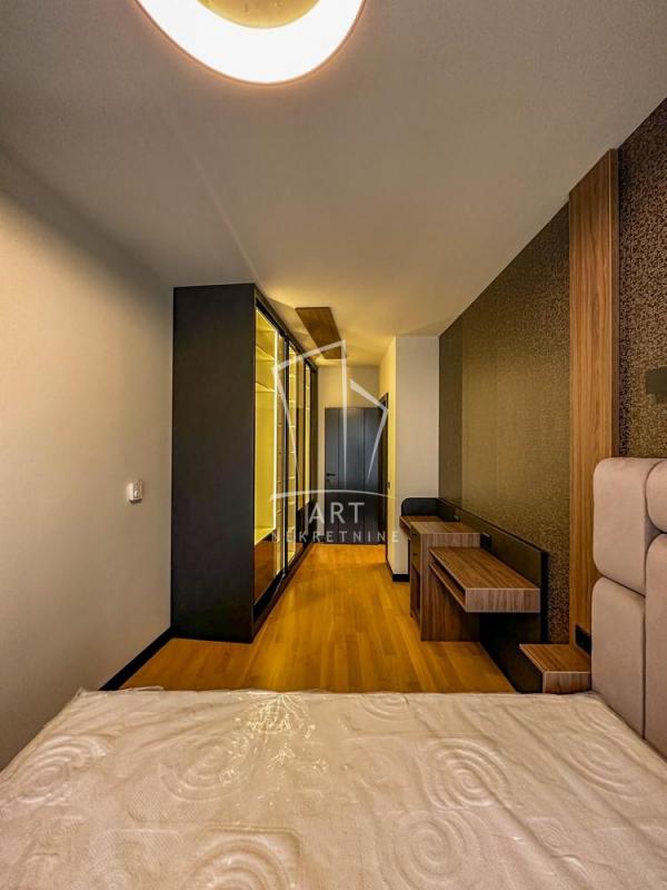 Stan na prodaju u Beogradu, Novi Beograd, trosoban, 82m2, cena 430000 evra