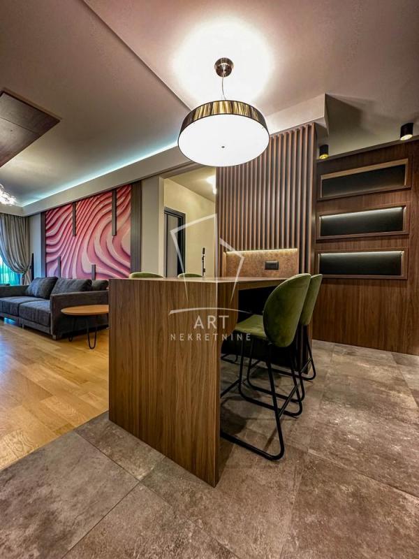 Stan na prodaju u Beogradu, Novi Beograd, trosoban, 82m2, cena 430000 evra