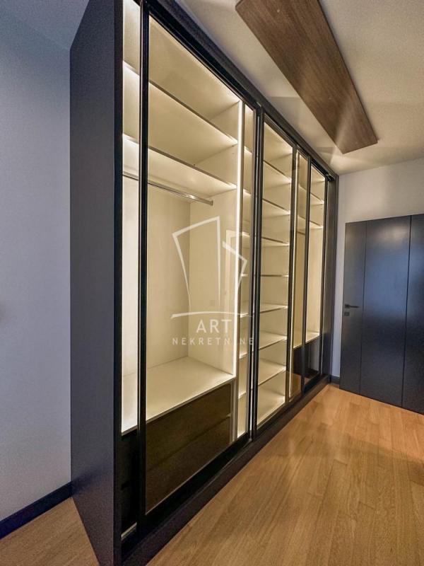 Stan na prodaju u Beogradu, Novi Beograd, trosoban, 82m2, cena 430000 evra