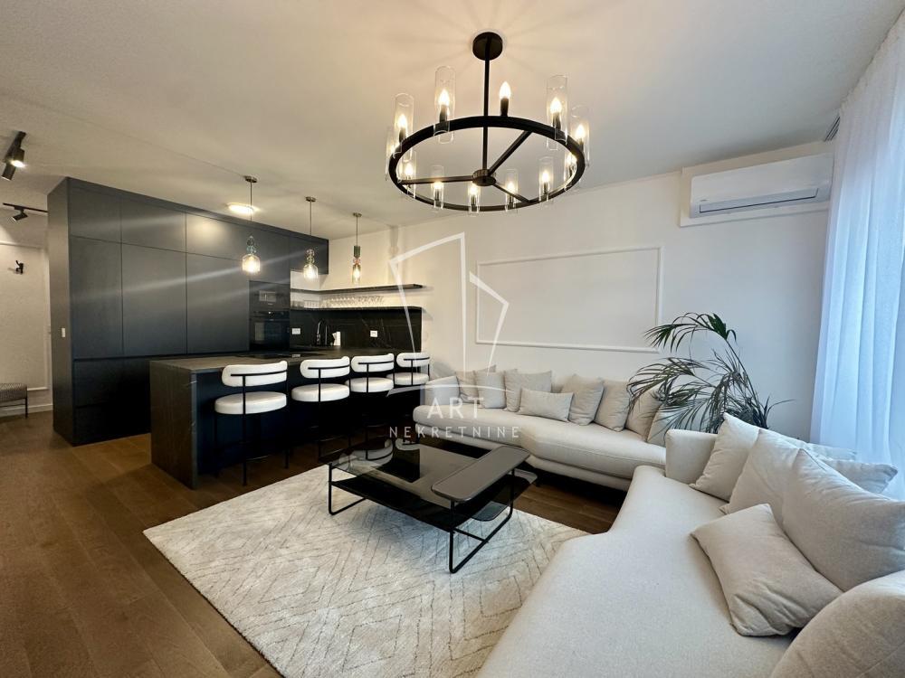 Stan na prodaju u Beogradu, Novi Beograd, trosoban, 82m2, cena 379000 evra