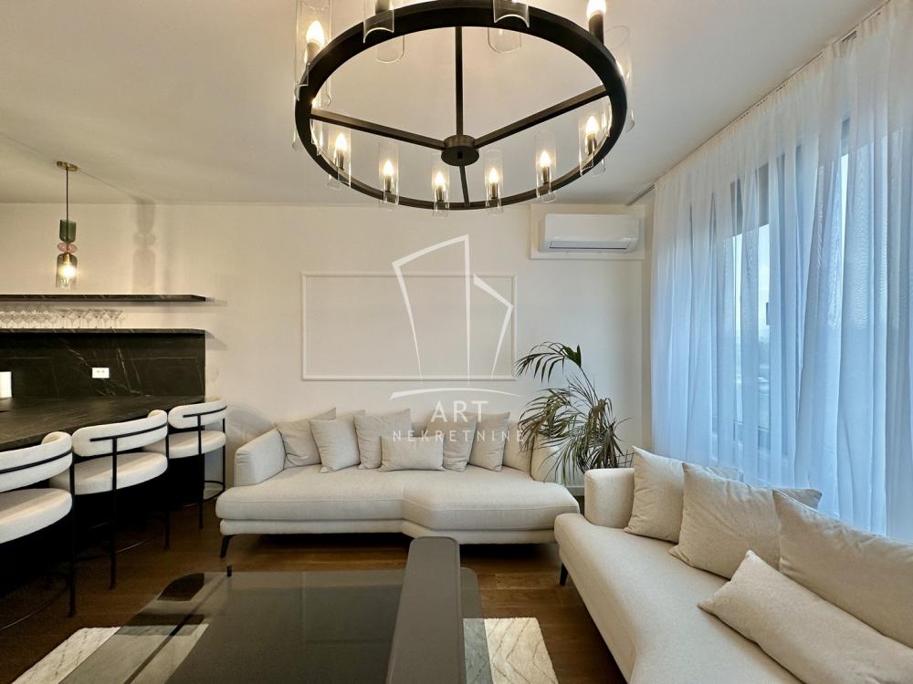 Stan na prodaju u Beogradu, Novi Beograd, trosoban, 82m2, cena 379000 evra