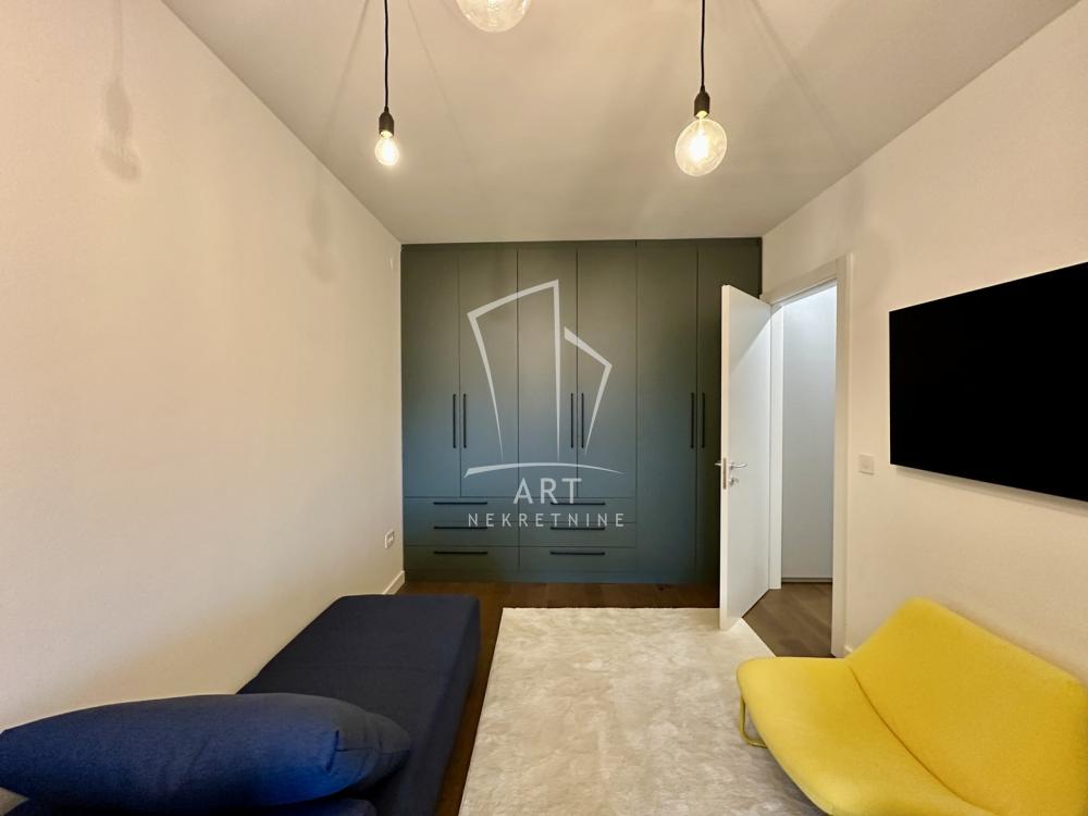 Stan na prodaju u Beogradu, Novi Beograd, trosoban, 82m2, cena 379000 evra