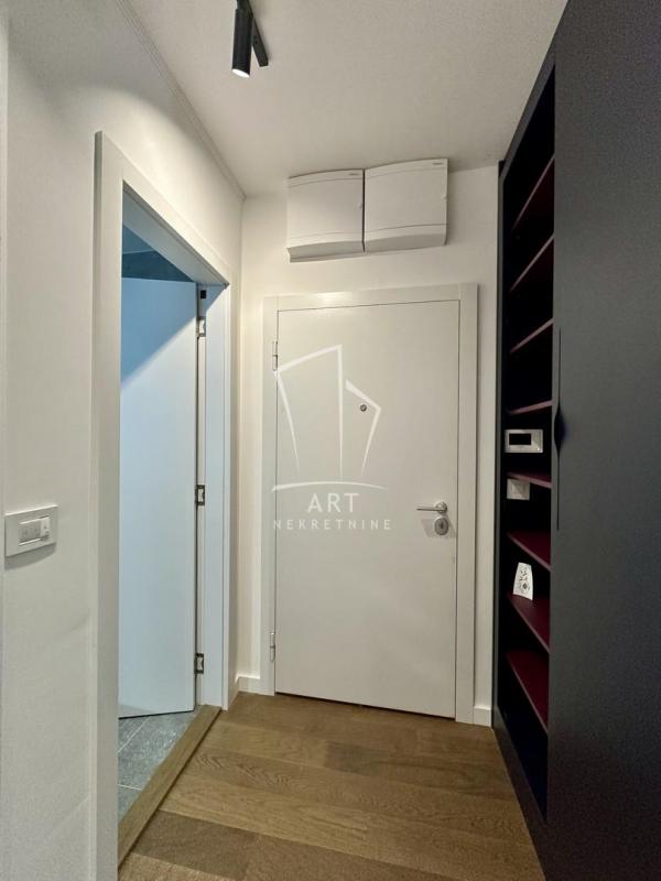 Stan na prodaju u Beogradu, Novi Beograd, trosoban, 82m2, cena 379000 evra