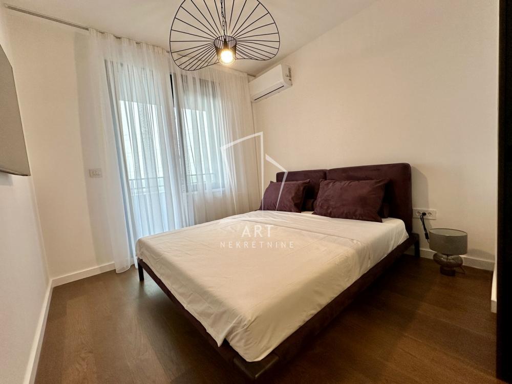 Stan na prodaju u Beogradu, Novi Beograd, trosoban, 82m2, cena 379000 evra