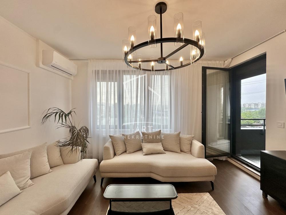 Stan na prodaju u Beogradu, Novi Beograd, trosoban, 82m2, cena 379000 evra