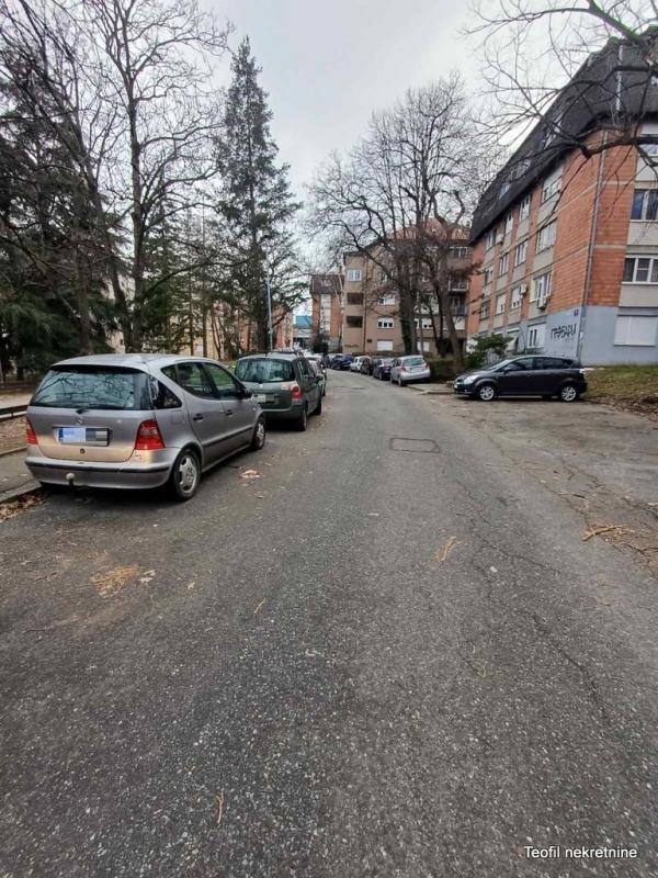 Stan na prodaju u Beogradu, Karaburma, jednoiposoban, 35m2, cena 99000 evra