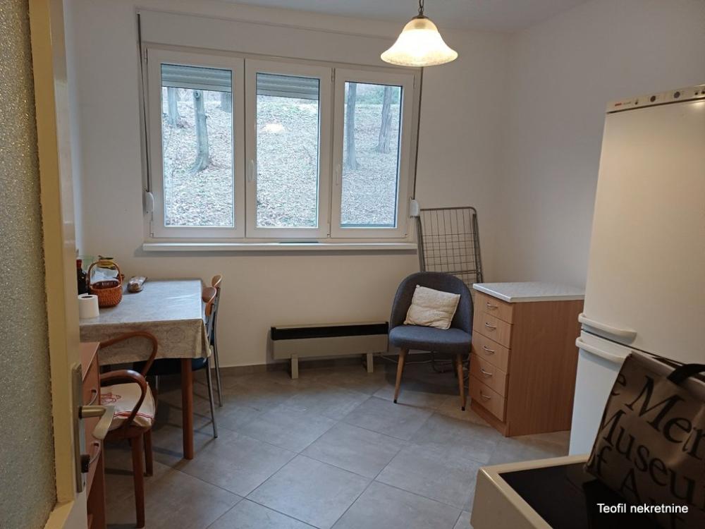 Stan na prodaju u Beogradu, Karaburma, jednoiposoban, 35m2, cena 99000 evra