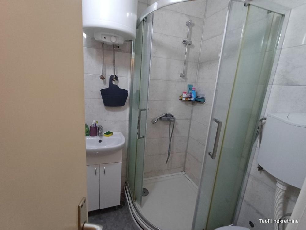 Stan na prodaju u Beogradu, Karaburma, jednoiposoban, 35m2, cena 99000 evra