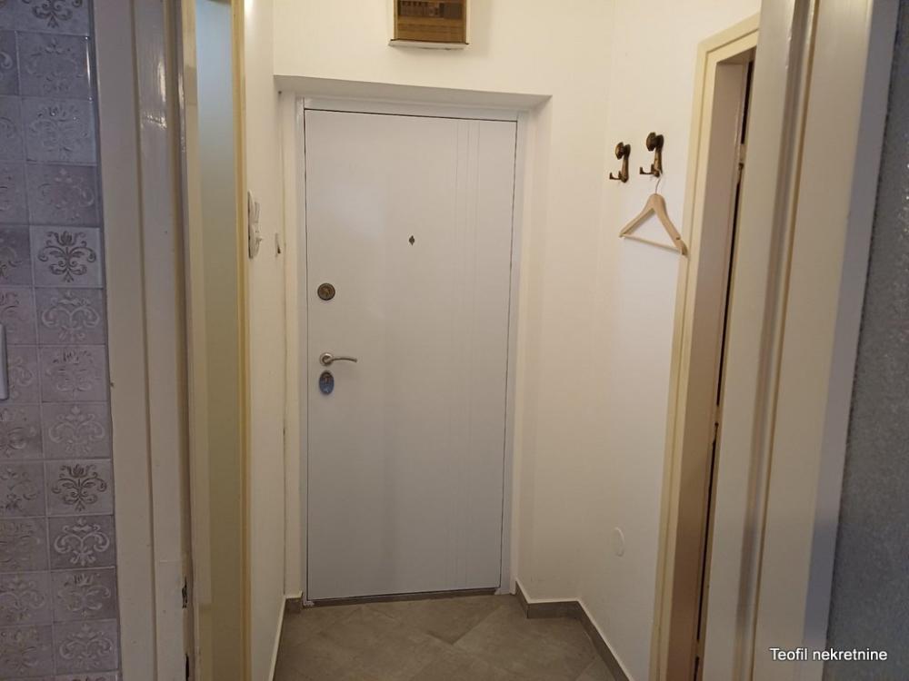 Stan na prodaju u Beogradu, Karaburma, jednoiposoban, 35m2, cena 99000 evra