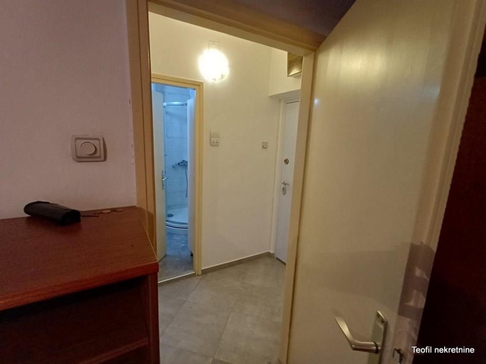 Stan na prodaju u Beogradu, Karaburma, jednoiposoban, 35m2, cena 99000 evra