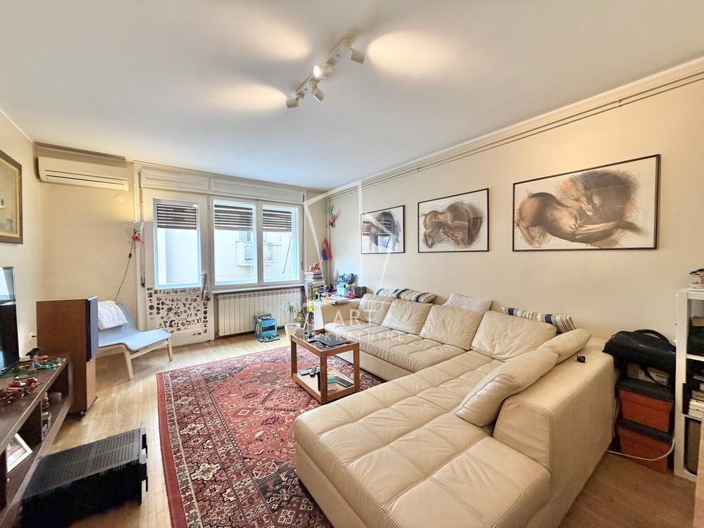 Stan na prodaju u Beogradu, Vračar, dvosoban, 67m2, cena 310000 evra