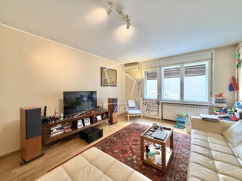 Stan na prodaju u Beogradu, Vračar, dvosoban, 67m2, cena 310000 evra