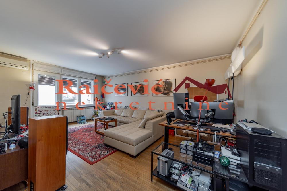 Stan na prodaju u Beogradu, Kalenić pijaca, dvosoban, 67m2, cena 310000 evra