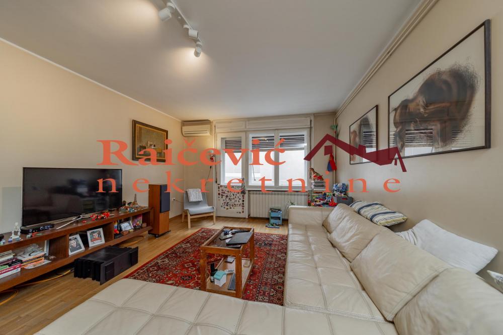 Stan na prodaju u Beogradu, Kalenić pijaca, dvosoban, 67m2, cena 310000 evra