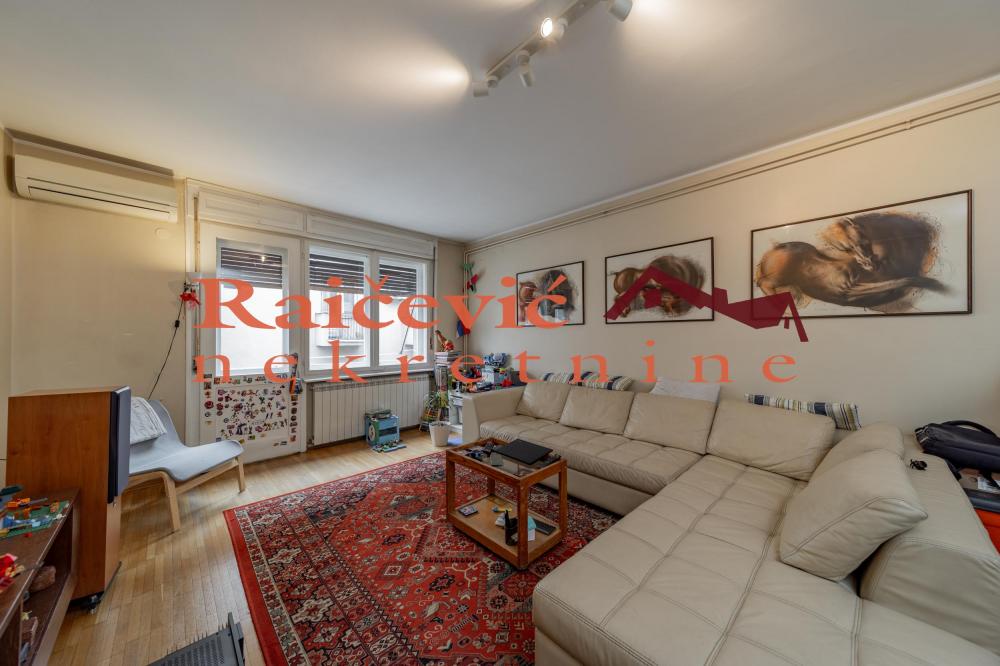 Stan na prodaju u Beogradu, Kalenić pijaca, dvosoban, 67m2, cena 310000 evra