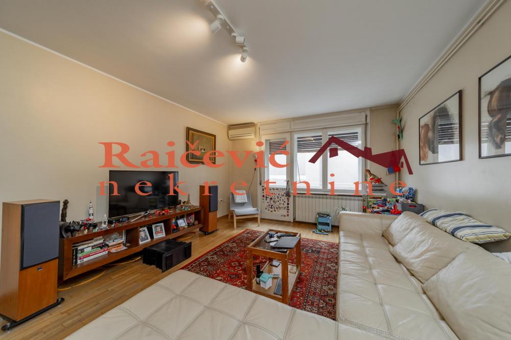 Stan na prodaju u Beogradu, Kalenić pijaca, dvosoban, 67m2, cena 310000 evra