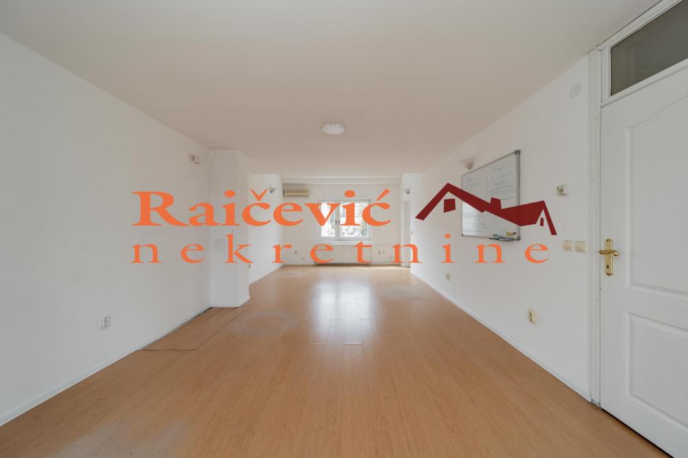 Stan na prodaju u Beogradu, Autokomanda, cetvorosoban, 176m2, cena 450000 evra