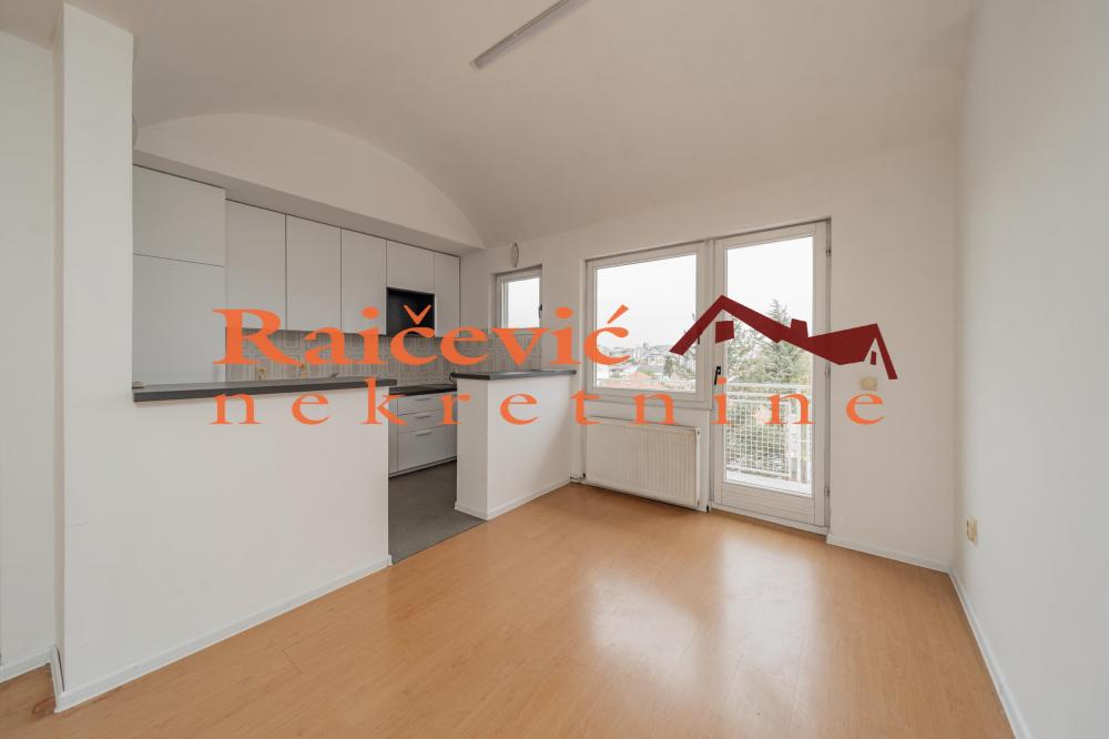 Stan na prodaju u Beogradu, Autokomanda, cetvorosoban, 176m2, cena 450000 evra