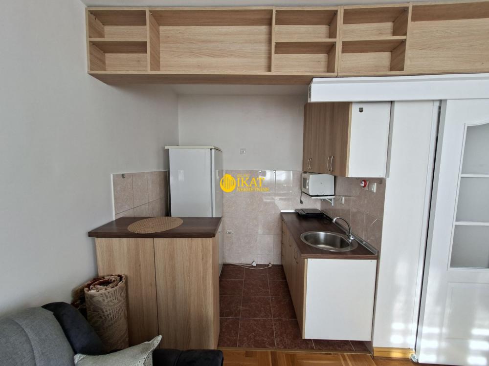 Stan na prodaju u Beogradu, Mirijevo, trosoban, 50m2, cena 160000 evra