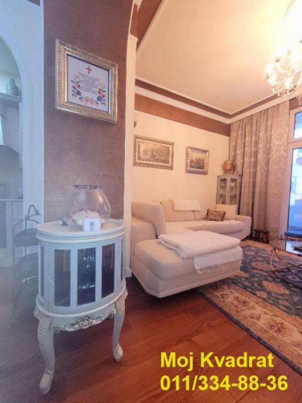 Stan na prodaju u Beogradu, Trg Nikole Pašića, dvosoban, 50m2, cena 260000 evra