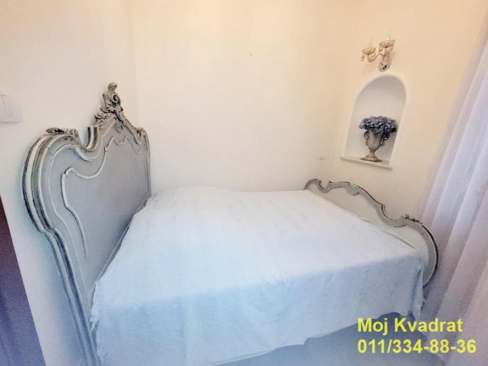 Stan na prodaju u Beogradu, Trg Nikole Pašića, dvosoban, 50m2, cena 260000 evra