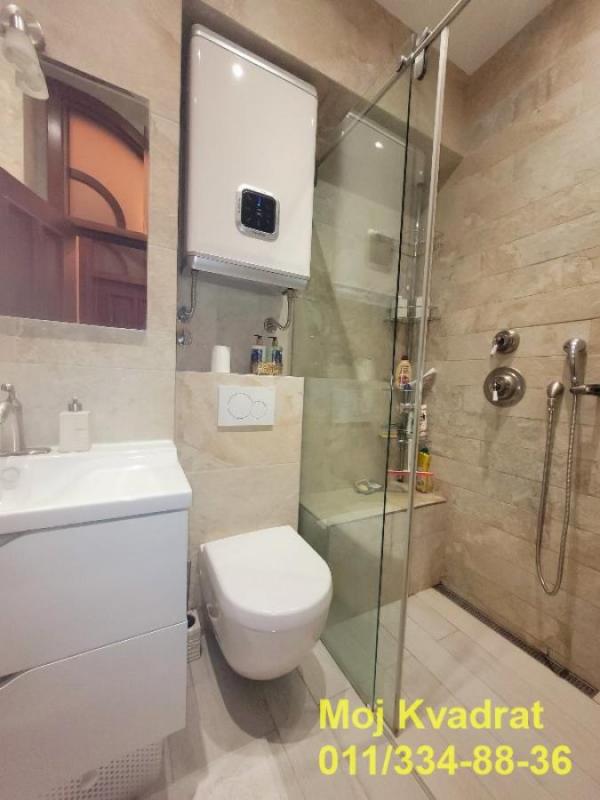 Stan na prodaju u Beogradu, Trg Nikole Pašića, dvosoban, 50m2, cena 260000 evra