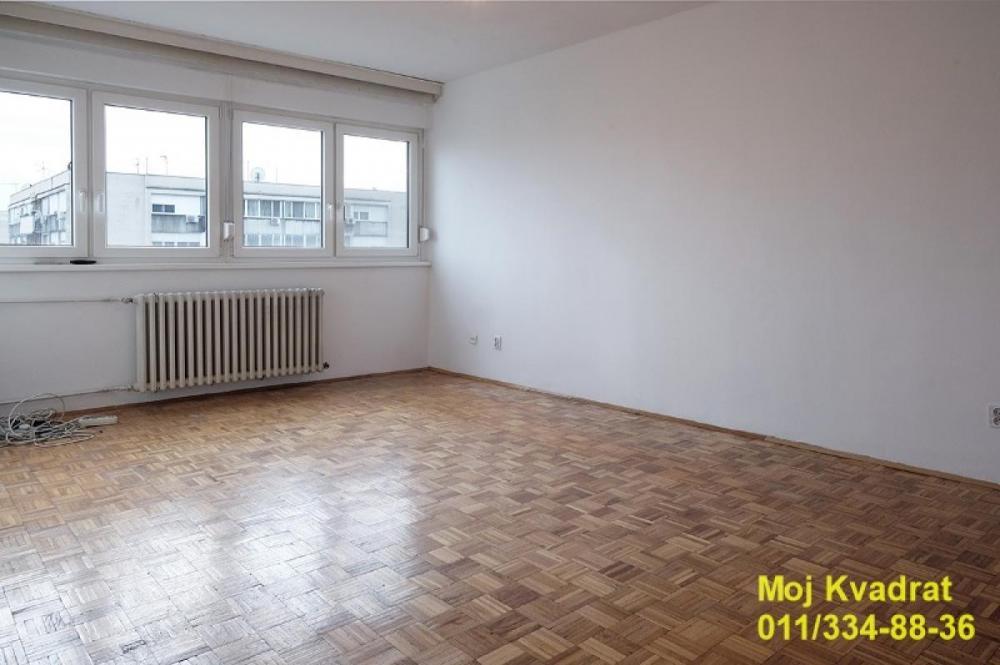 Stan na prodaju u Beogradu, Novi Beograd blok 32 (Crkva Sv. Dimitrija), jednoiposoban, 52m2, cena 205000 evra