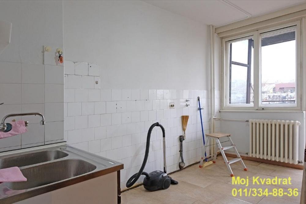 Stan na prodaju u Beogradu, Novi Beograd blok 32 (Crkva Sv. Dimitrija), jednoiposoban, 52m2, cena 205000 evra