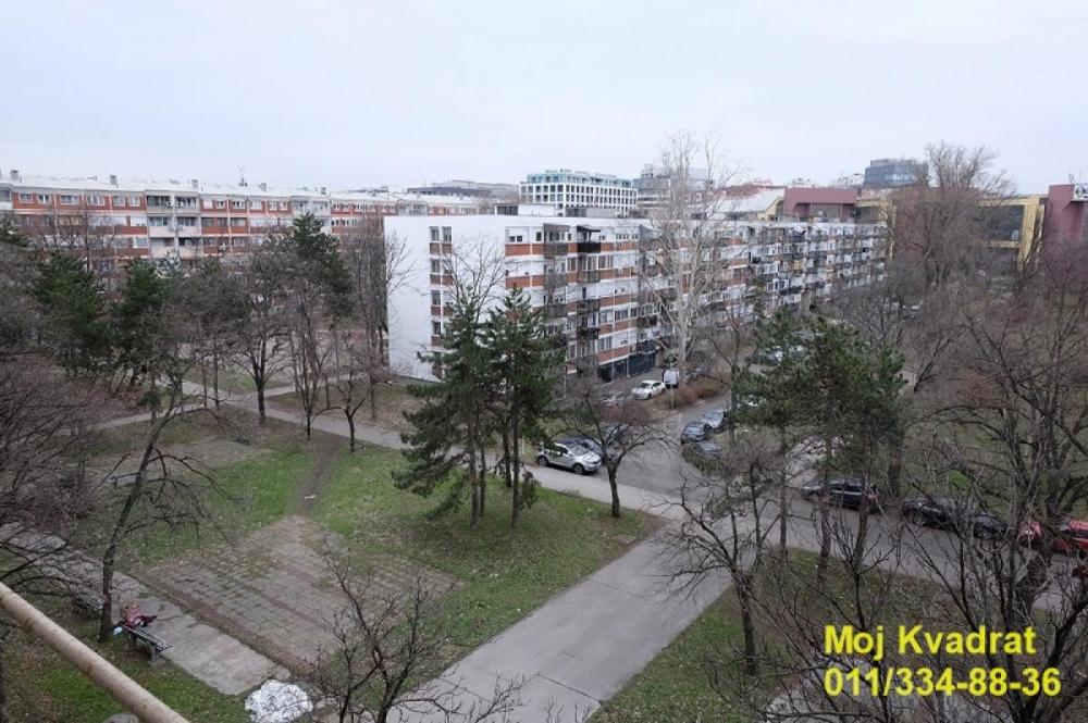 Stan na prodaju u Beogradu, Novi Beograd blok 32 (Crkva Sv. Dimitrija), jednoiposoban, 52m2, cena 205000 evra