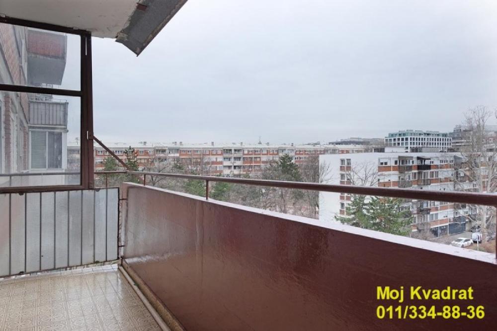 Stan na prodaju u Beogradu, Novi Beograd blok 32 (Crkva Sv. Dimitrija), jednoiposoban, 52m2, cena 205000 evra