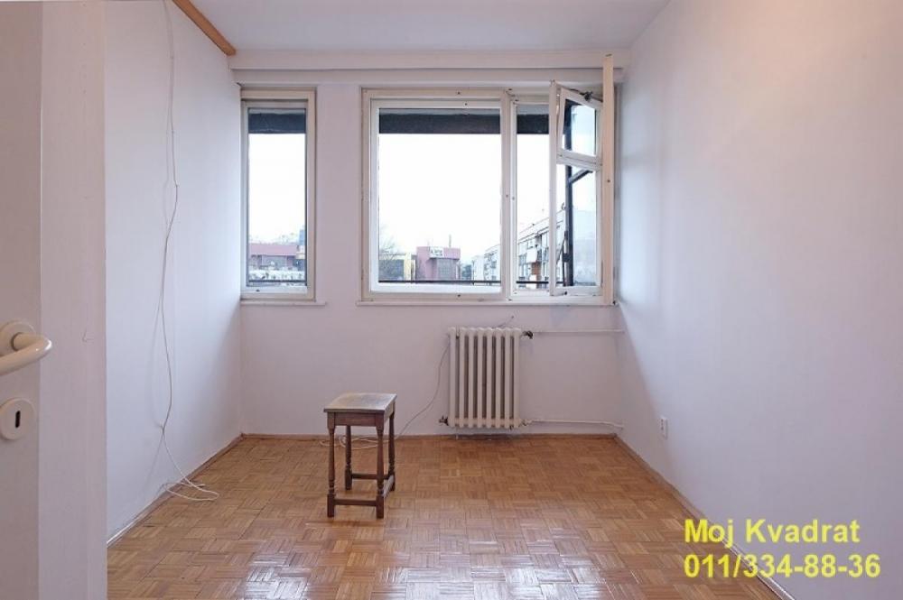 Stan na prodaju u Beogradu, Novi Beograd blok 32 (Crkva Sv. Dimitrija), jednoiposoban, 52m2, cena 205000 evra