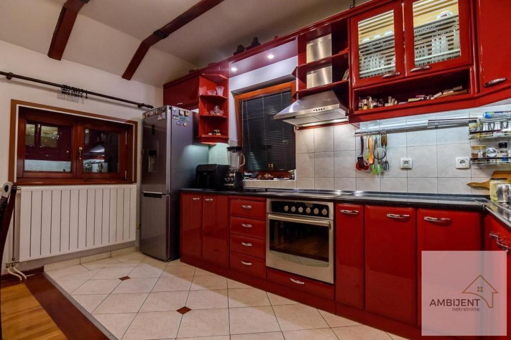 Stan na prodaju u Beogradu, Stari grad, cetvorosoban, 104m2, cena 450000 evra