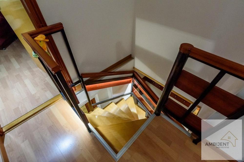 Stan na prodaju u Beogradu, Stari grad, cetvorosoban, 104m2, cena 450000 evra