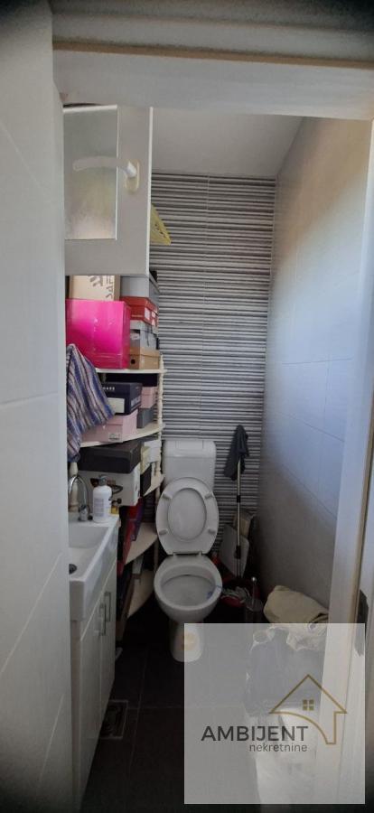 Stan na prodaju u Beogradu, Cara Dušana, trosoban, 55m2, cena 180000 evra