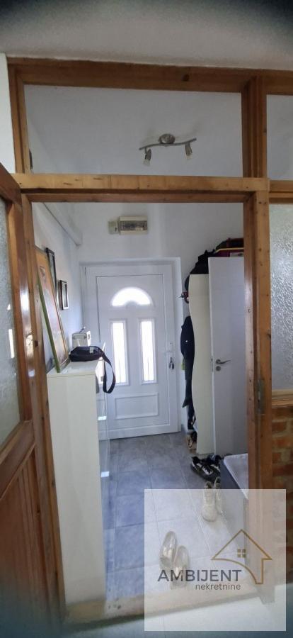 Stan na prodaju u Beogradu, Cara Dušana, trosoban, 55m2, cena 180000 evra