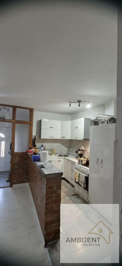 Stan na prodaju u Beogradu, Cara Dušana, trosoban, 55m2, cena 180000 evra