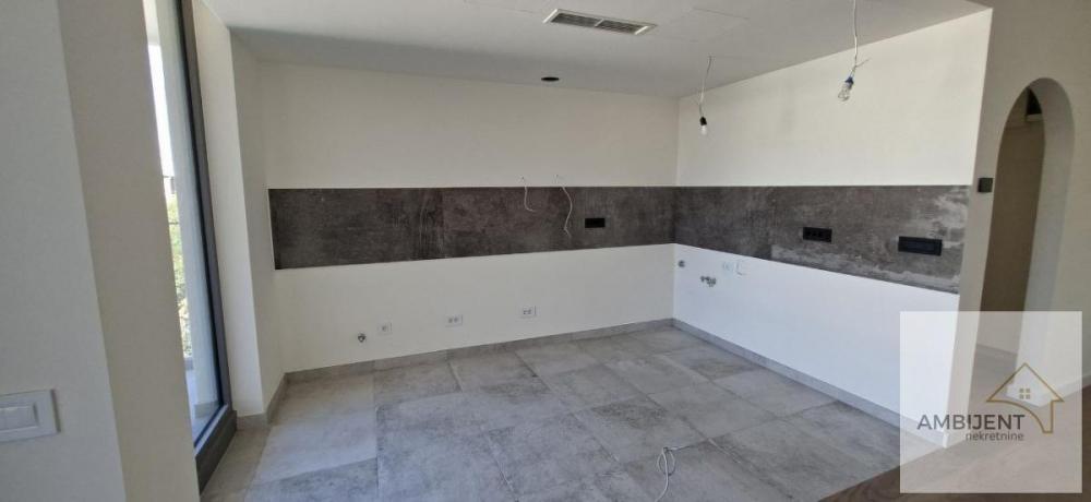 Stan na prodaju u Beogradu, Autokomanda, troiposoban, 133m2, cena 504400 evra